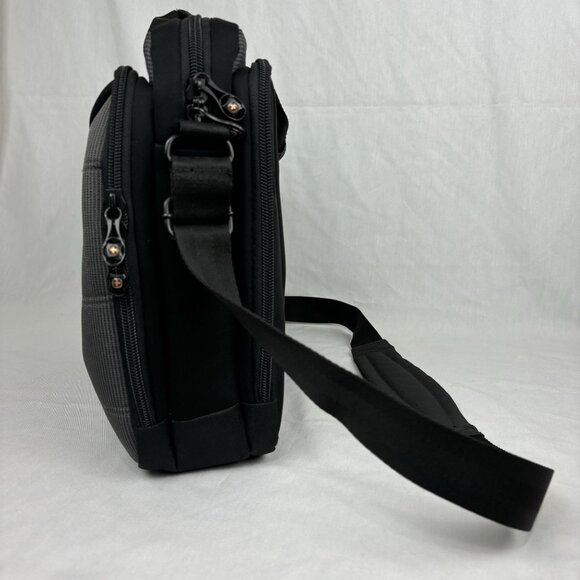SwissGear Wenger Black & Gray Laptop Bag - Multiple Compartments Durable Fabric. - Picture 4 of 16